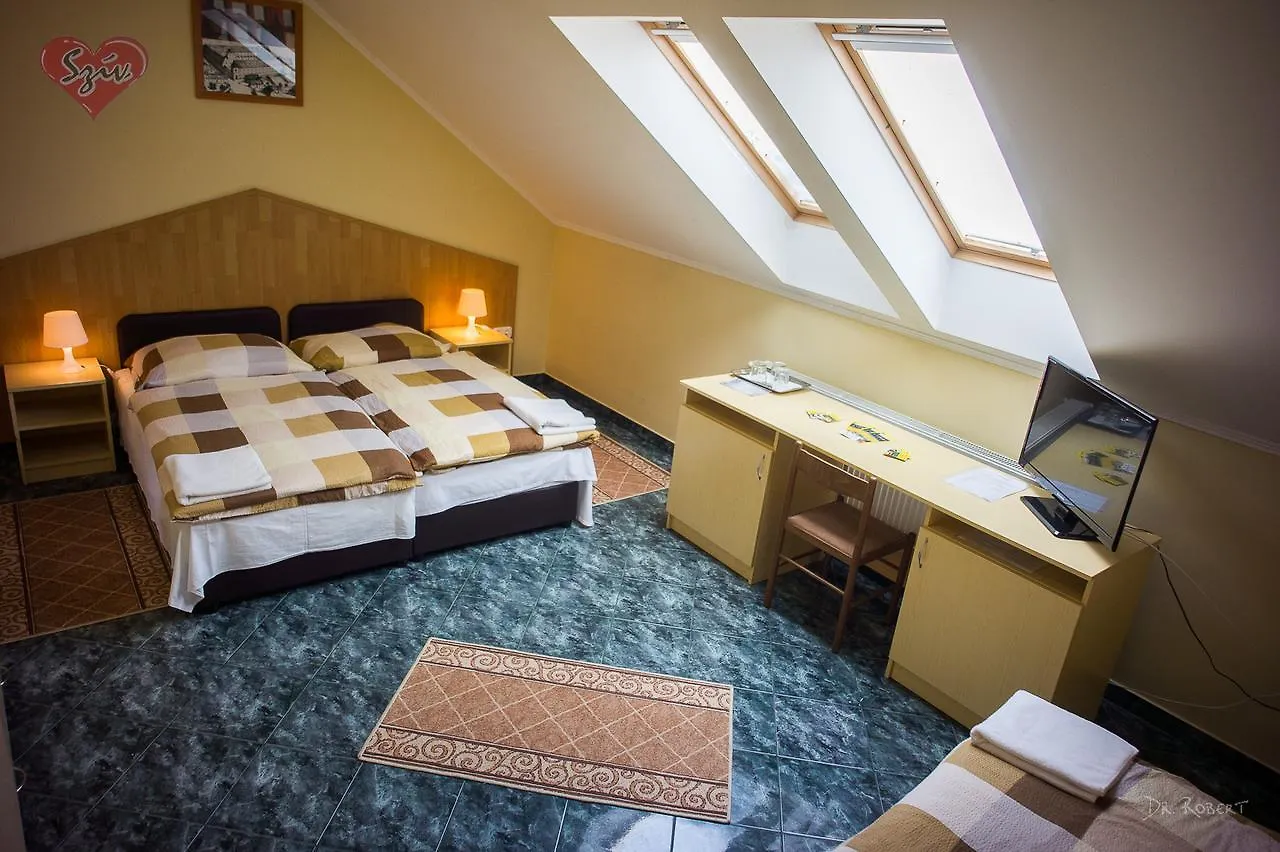 Civis Szallashely Debrecen Bed & Breakfast