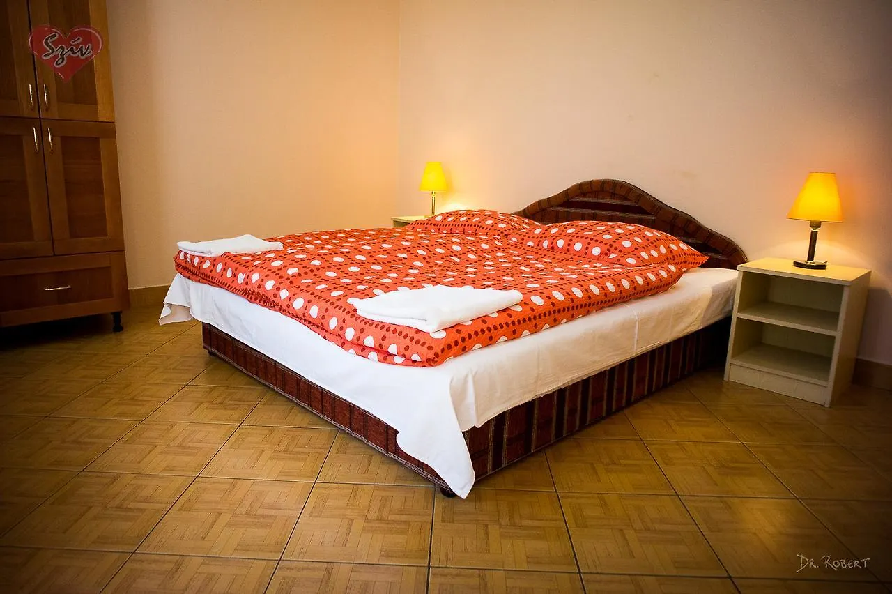 Civis Szallashely Debrecen Bed & Breakfast