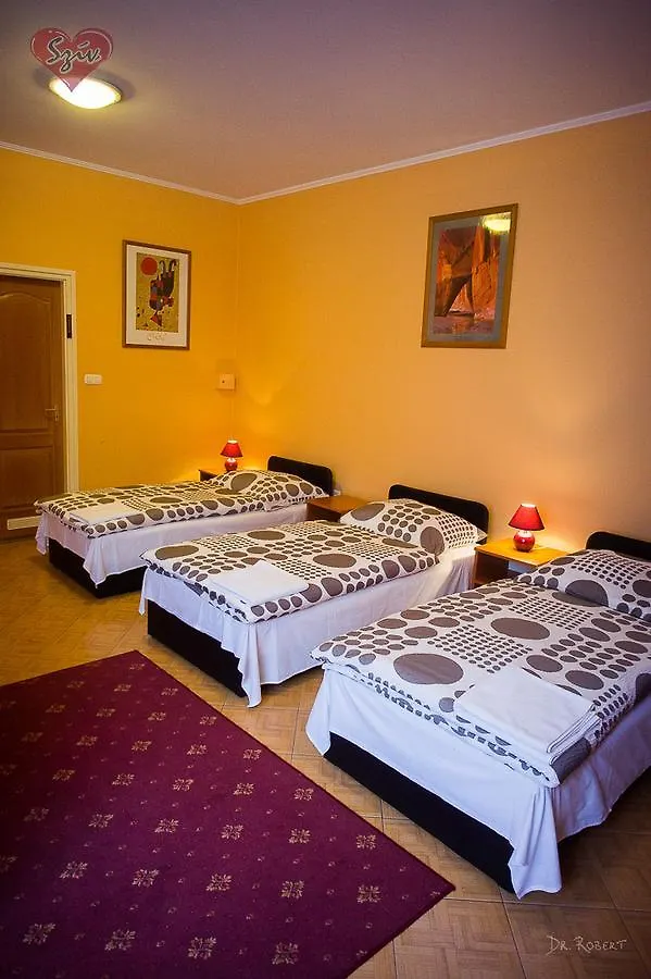 Civis Szallashely Debrecen Bed & Breakfast