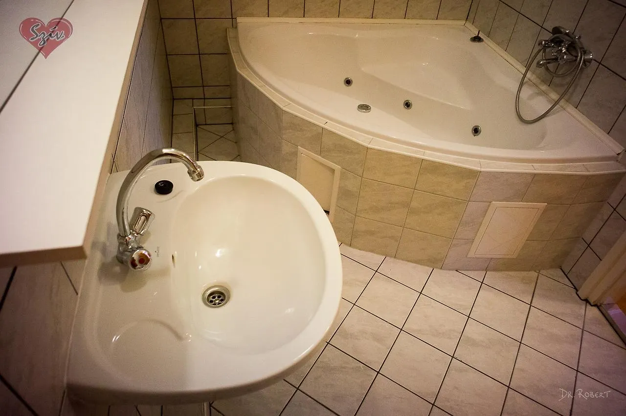 Cívis Szálláshely Debrecen Bed and breakfast